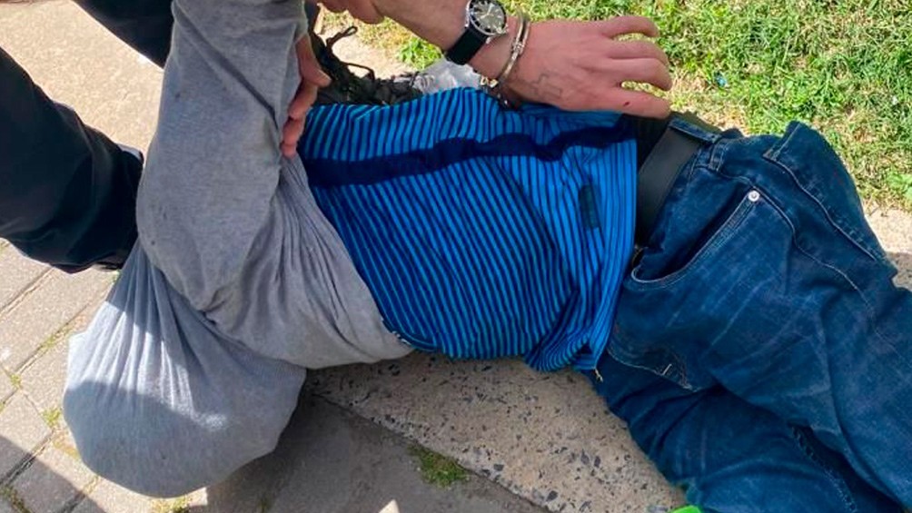 Video: un ladrón entró nadando a Nordelta y robó en dos casas | Actualidad