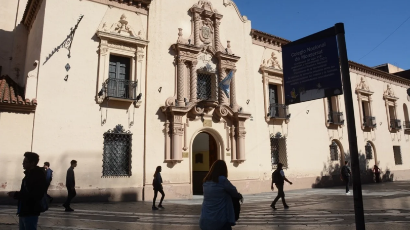 Preocupa a comunidad educativa del Montserrat los robos de celulares | Córdoba