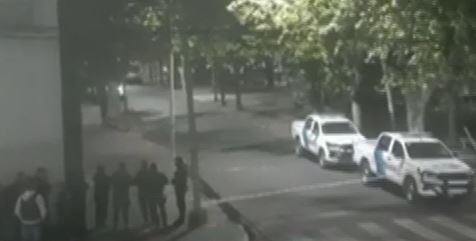 "Brote psicótico": Se atrincheró con un amigo de rehén y disparó 200 tiros | Actualidad