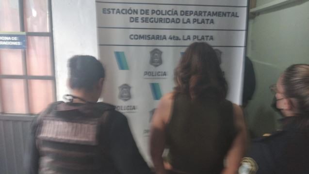 Una docente dejó a su bebé adentro del auto mientras se hacía las uñas | Actualidad