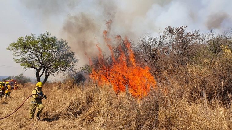 El fuego no da tregua: persisten tres focos activos en el norte provincial | Córdoba