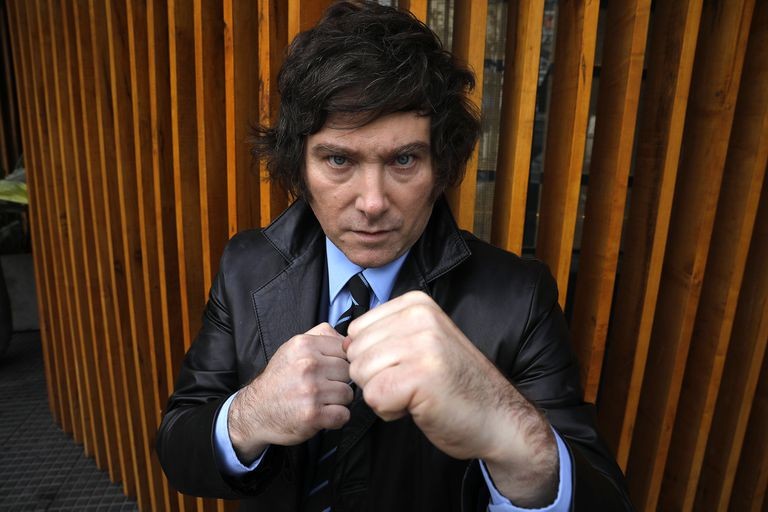 Milei contra Carrió: afirmó que  tiene "un profundo desconocimiento" sobre su ideología | Política y economía