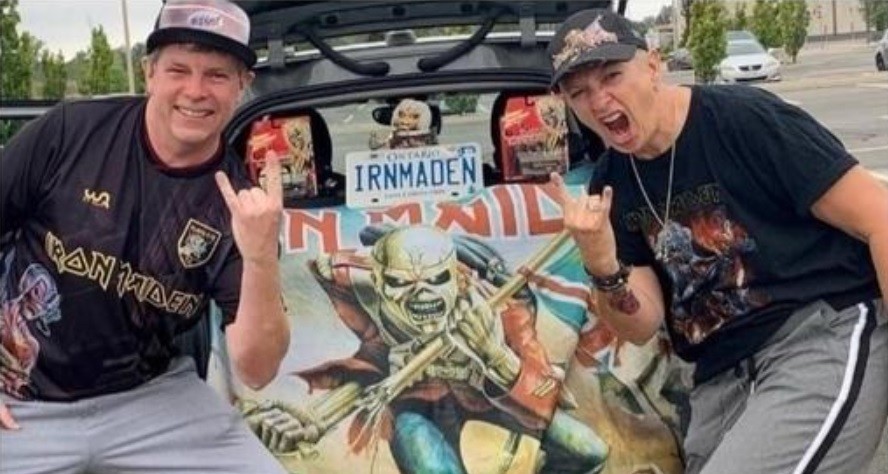 Padres piden echar a directora de escuela fanática de Iron Maiden: alumnos juntan firmas para que se quede | Internacionales