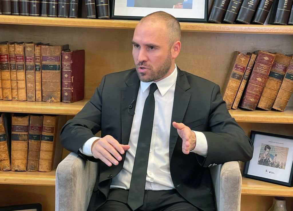 Brecha entre el dólar oficial y los financieros: "No vamos a hacer un salto devaluatorio" | Economía