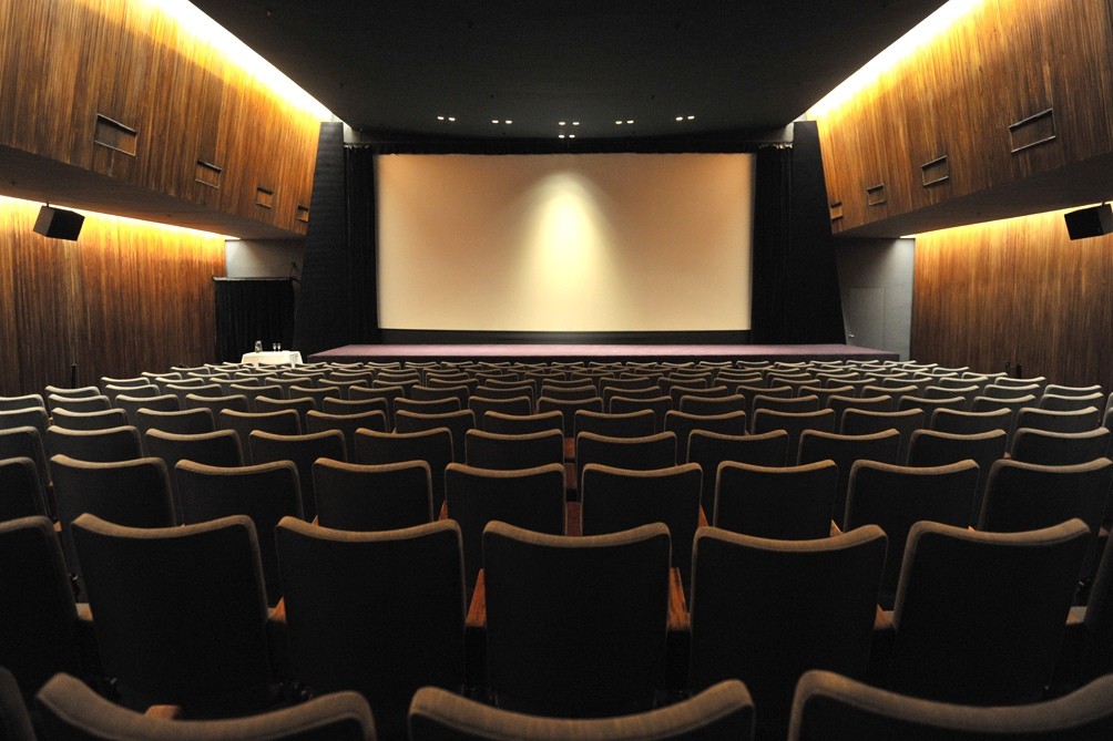 El Gobierno dará un bono de 5 mil pesos a jóvenes para gastar en cine y recitales | Actualidad