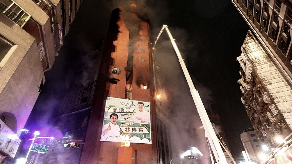 Un incendio en un edificio de Taiwán dejó 46 muertos y decenas de heridos | Internacionales