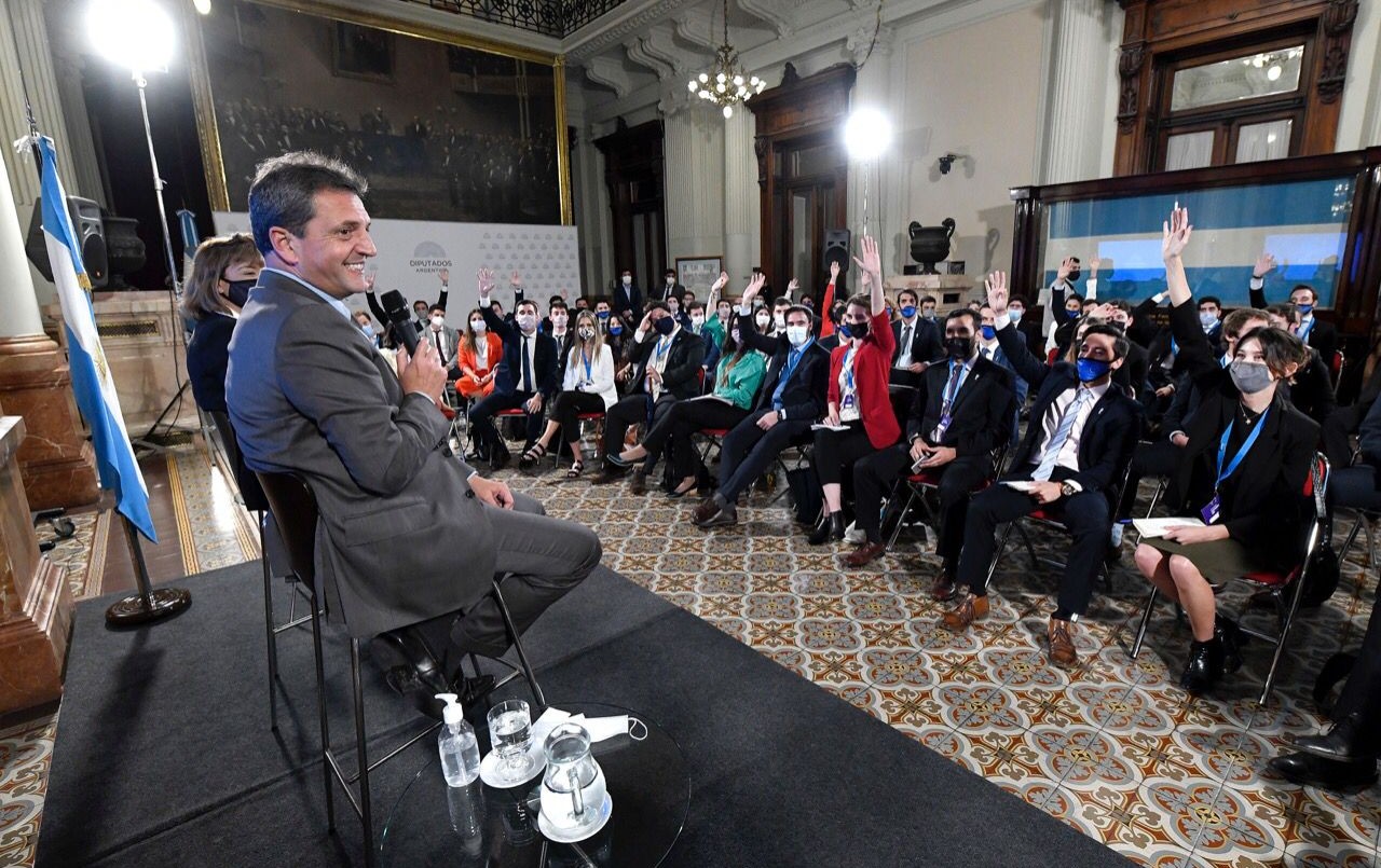 Massa se reunió con 90 jóvenes profesionales en Diputados | Política y economía