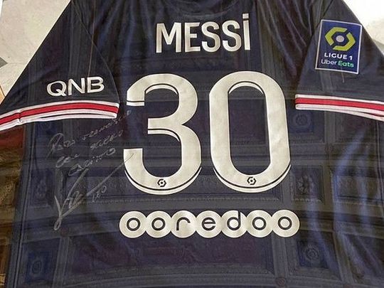 Messi le envió una remera del PSG autografiada al papa Francisco | Deportes