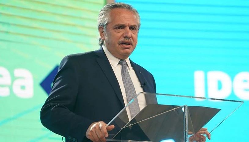 Alberto Fernández firmó el decreto para la conversión de planes sociales en empleo | Política y economía