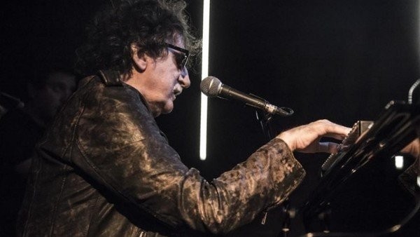 Con carpas, mantas y reposeras fanáticos de Charly hicieron cola en el CCK para conseguir una entrada | Espectáculos