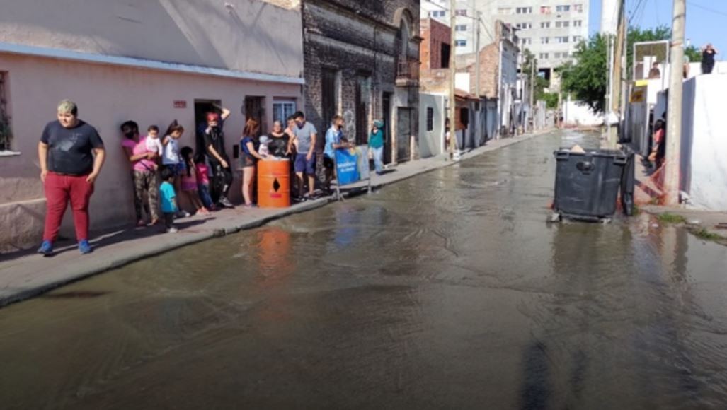 Cloacas colapsadas en Alberdi: "La municipalidad sabía un mes antes de la rotura del caño" | Córdoba