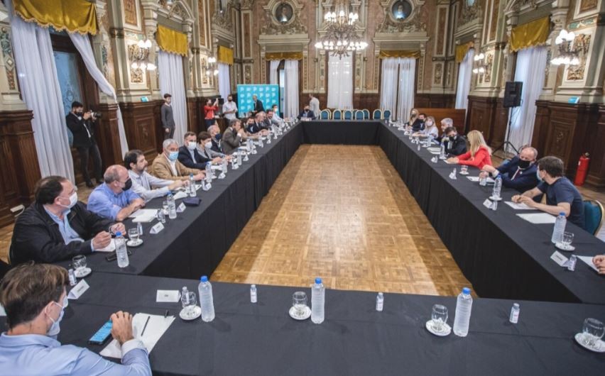 Feletti e intendentes bonaerenses se juntaron para fiscalizar el congelamiento de precios | Política y economía