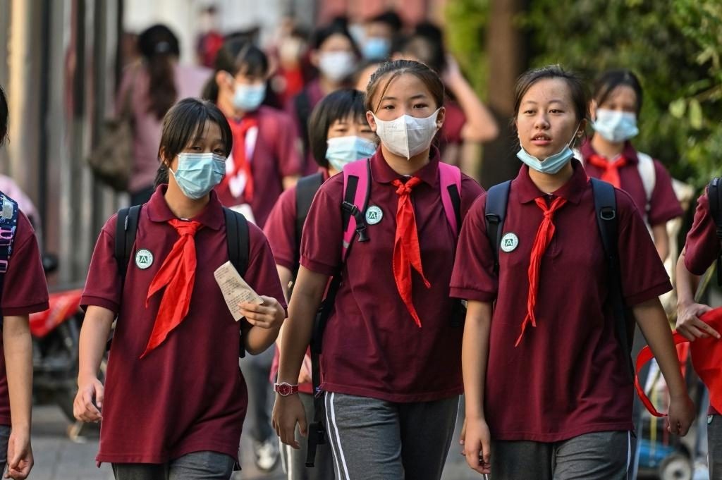 Para reducir la presión que sufren alumnos, China redujo por ley las tareas escolares | Internacionales