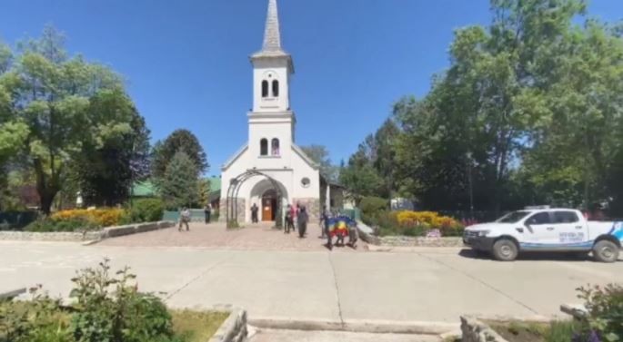 Sacerdote de El Bolsón aseguró que "se inventó un intento de incendio" de una iglesia | Política y economía