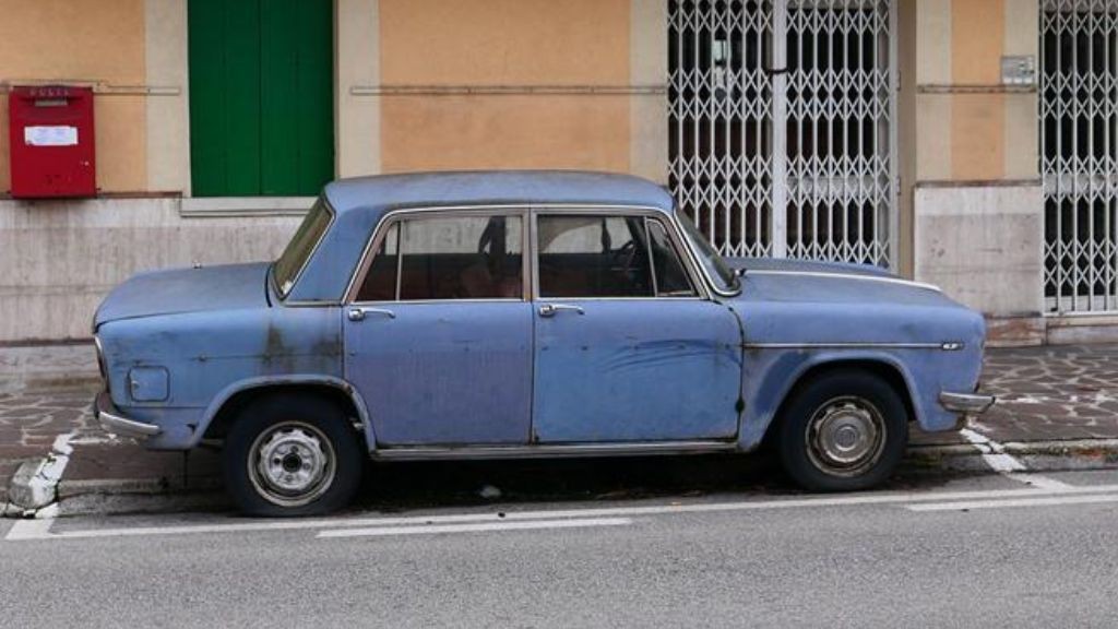 Retiraron un auto que estuvo estacionado 47 años en el mismo lugar | Curiosidades