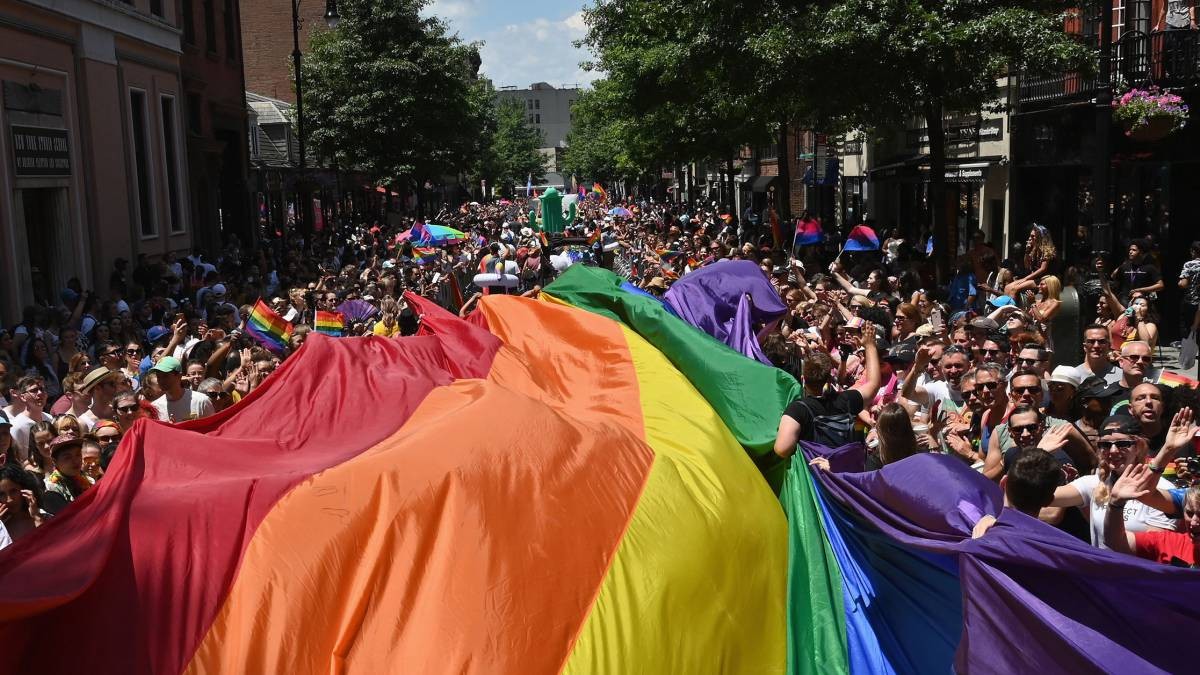 "Besazo": Protestan contra el municipio de Córdoba por no autorizar la Marcha del Orgullo | Córdoba