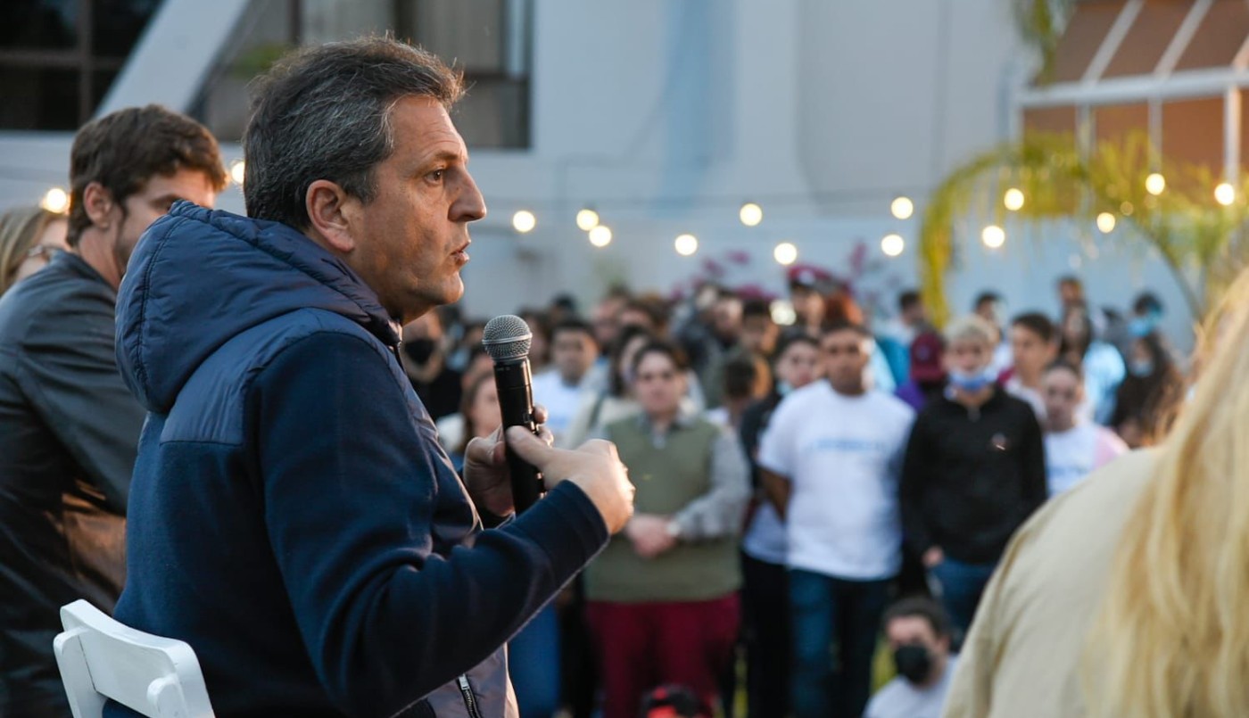 Massa, a los jóvenes: "Necesitamos que participen, nos interpelen y nos exijan" | Política y economía