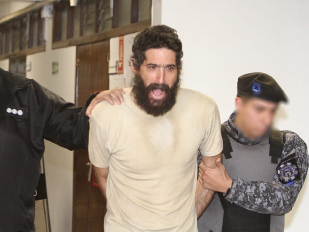 "Yo veo a mi madre que me habla en la cabeza", declaró el "hombre gato" por primera vez en el juicio | Actualidad