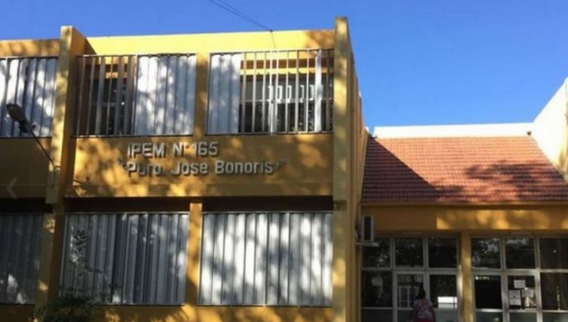 Colonia Caroya: IPEM 165 autoriza la bermuda, un alumno vistió pollera en protesta | Córdoba