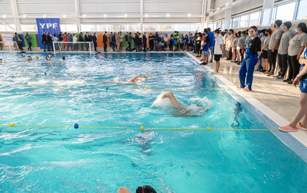 Polémica por natarorio que prohíbe a mujeres usar malla blanca: la explicación del Municipio | Actualidad