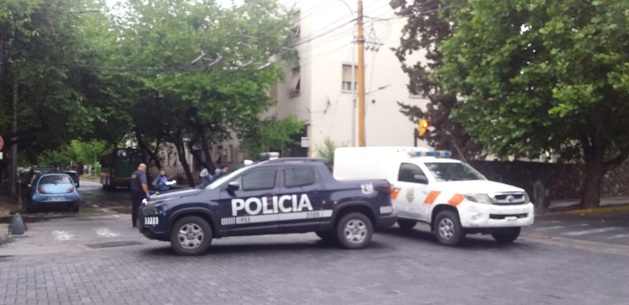 Un joven de 22 años corrió al colectivo para subirse, resbaló y murió atropellado | Actualidad