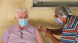 Un estudio de Santa Fe demostró que combinar vacunas triplicó anticuerpos en mayores de 60 años | Actualidad