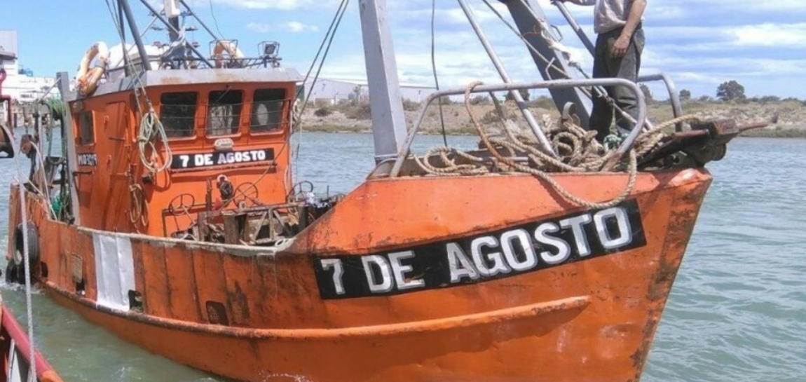 Buscan a dos tripulantes de un pesquero que se hundió cerca de Las Grutas | Actualidad