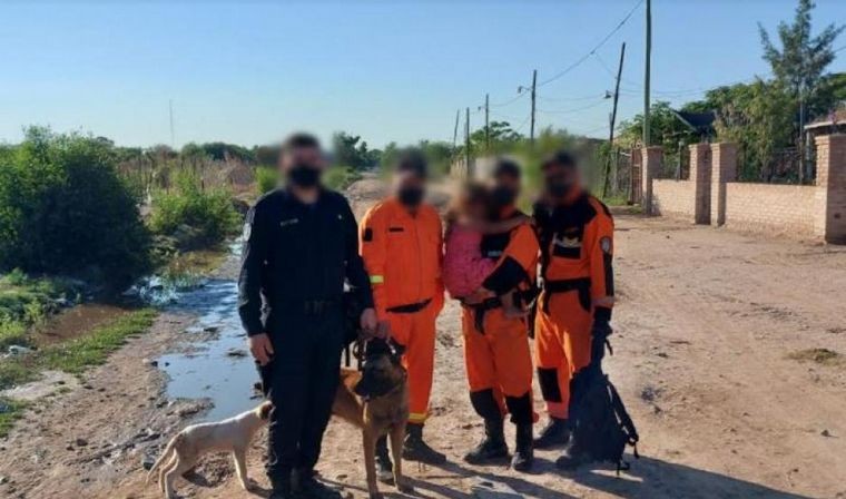 Perro entrenado encontró a una nena de 3 años perdida en el monte santiagueño | Actualidad