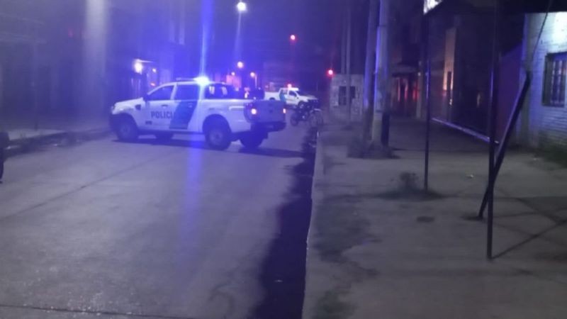 Motochorro intentó robar en una parada de colectivo y murió baleado por una policía | Actualidad