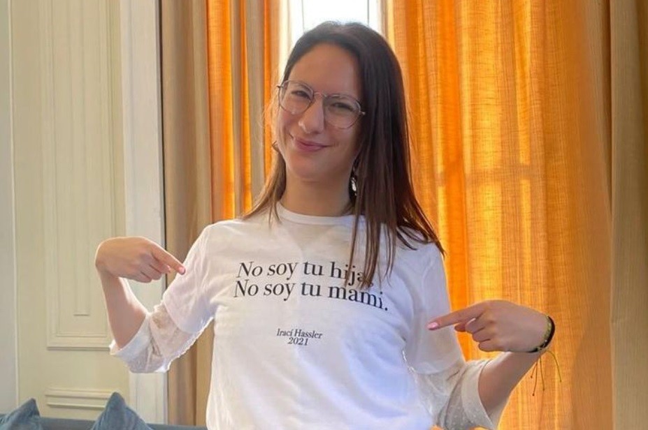 "No soy tu hija, no soy tu mami": la respuesta de la alcaldesa de Santiago a un periodista | Internacionales