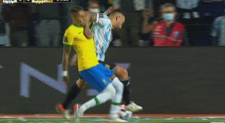 Codazo de Otamendi a Raphinha: Conmebol suspende s lod árbitros de Argentina-Brasil | Deportes