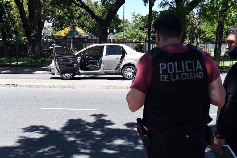 Inician un sumario y apartan de tareas operativas a policías que balearon a un joven en Barracas | Actualidad