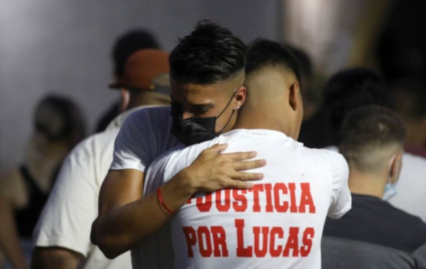 Familiares y amigos despidieron con dolor a Lucas González | Actualidad