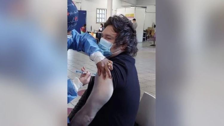 Javier Milei recibió la segunda dosis contra el coronavirus: "Soy re provacunas" | Política y economía