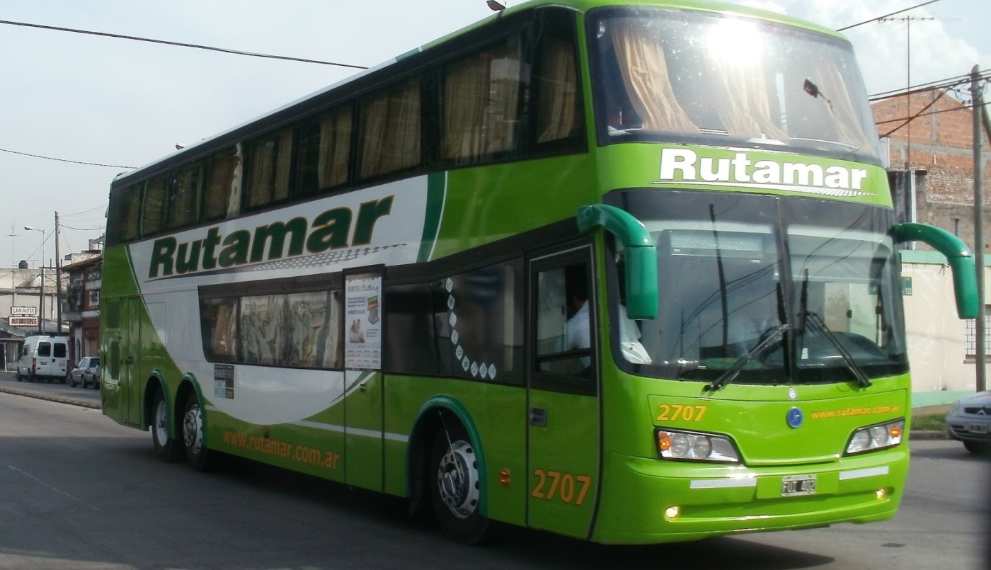 Grupo comando frenó a un micro de larga distancia y asaltó a 69 pasajeros | Actualidad