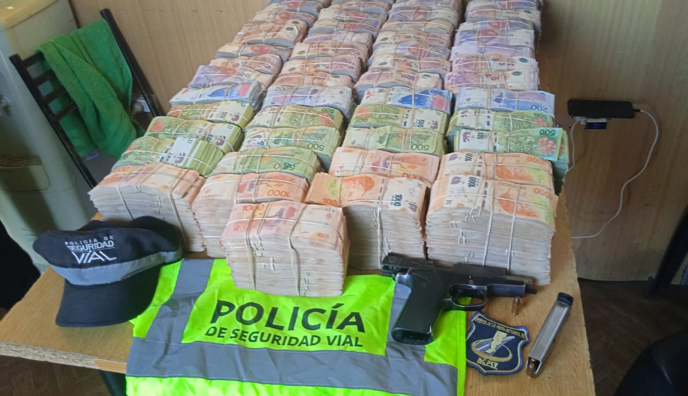 Llevaba 16 millones de pesos y una pistola, lo detuvieron en la autopista Córdoba-Rosario | Actualidad