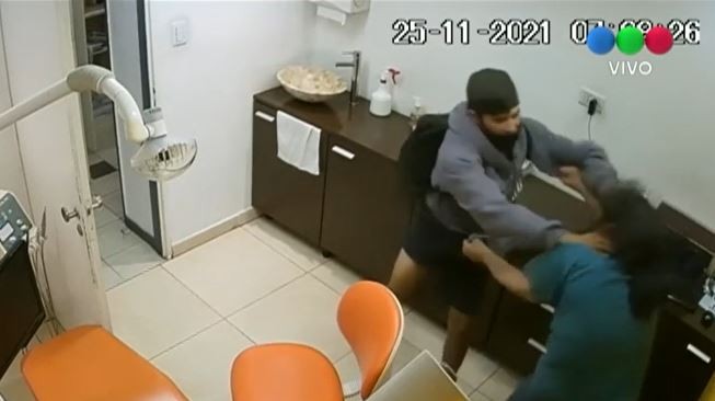 Robo en un consultorio de Paternal: le pegó brutalmente a una empleada de 60 años para llevarse su mochila | Actualidad