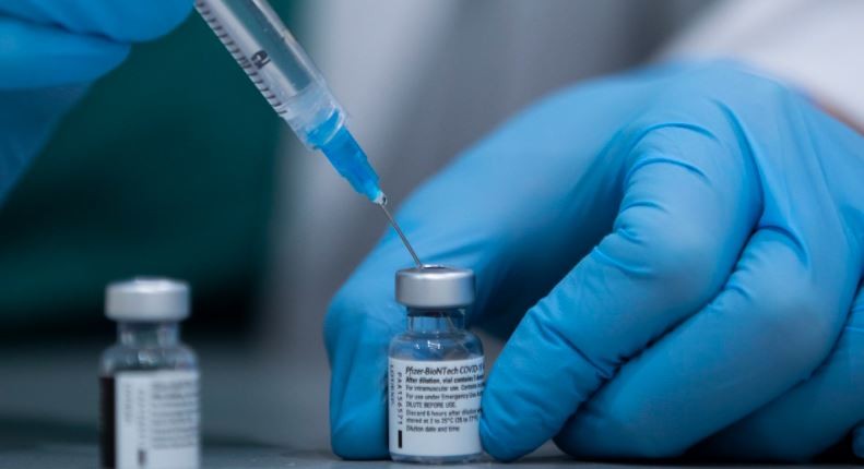 Pfizer comenzó a trabajar en una vacuna contra la variante Ómicron del coronavirus | Internacionales