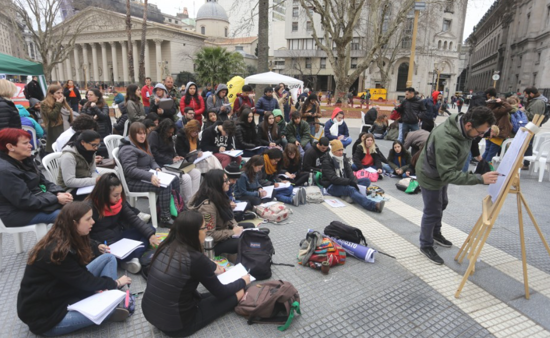 Argentina se ubica entre los países con mayor tasa de jóvenes que no trabajan ni estudian | Política y economía