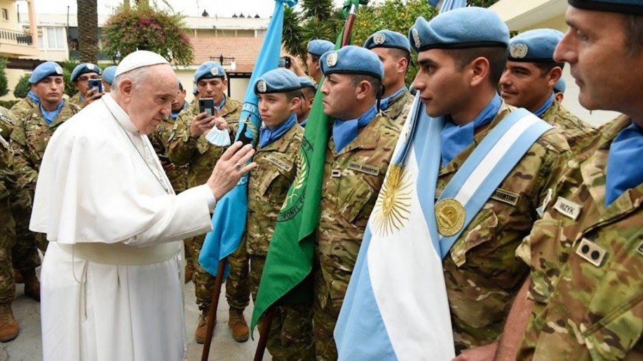 El Papa recibió a un grupo de Cascos Azules argentinos en Chipre | Internacionales