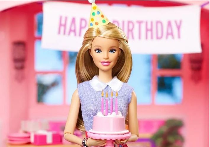 Espeluznante cambio de una mujer para parecerse a "Barbie" | Redes