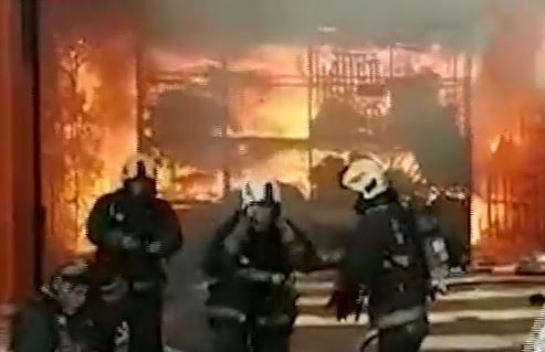 Bomberos combaten un incendio en un depósito del barrio de Balvanera | Actualidad