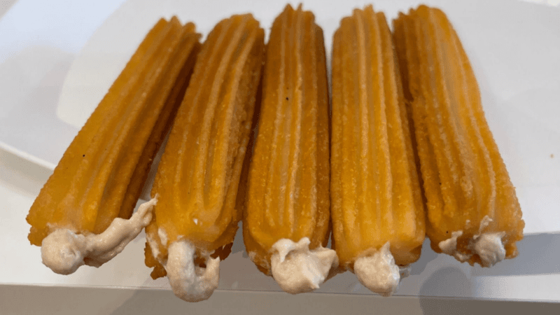 Tras el pan dulce salado, aparecieron los churros con vitel toné y estalló la polémica | Actualidad