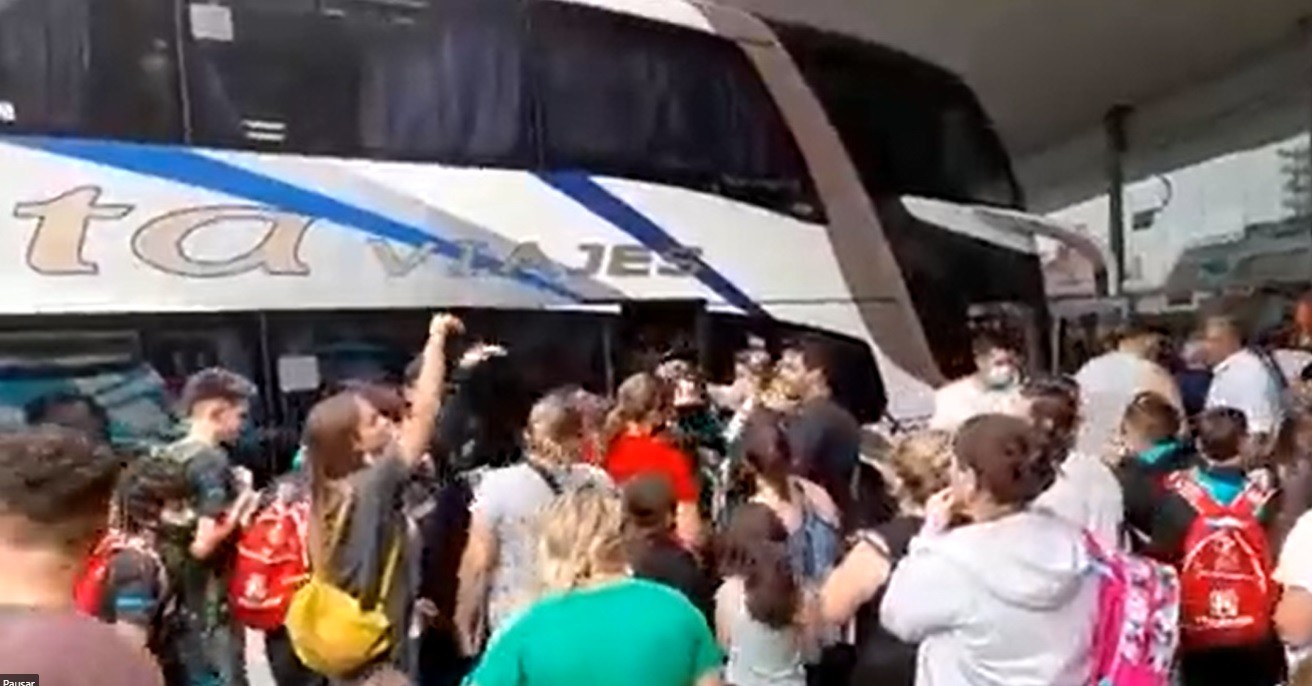 Dos choferes de un viaje de egresados dieron positivo por cocaína: llamaron a un reemplazo y tuvo el mismo resultado | Actualidad