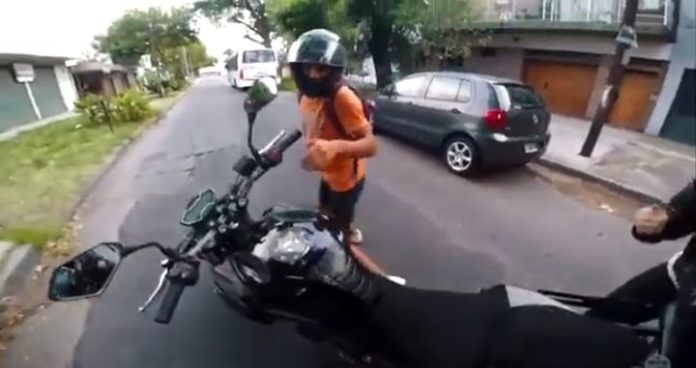 Robo en primera persona: fue asaltado por motochorros y registró todo con la cámara de su casco | Actualidad