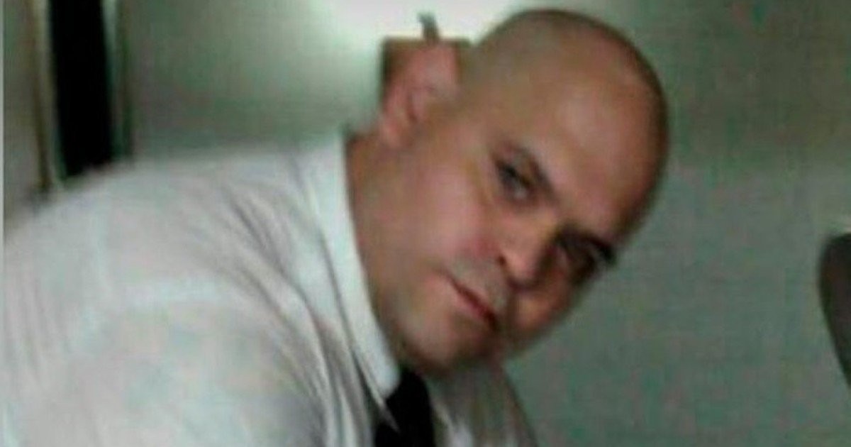 Condenaron al empleado de la funeraria que se sacó una foto junto al cuerpo de Maradona | Actualidad