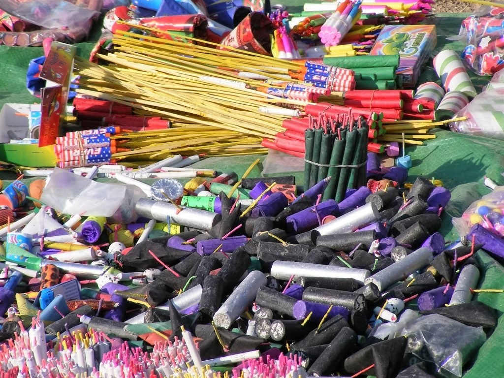 Empresarios y sindicato de la industria de pirotecnia acordaron eliminar producción de bombas y petardos | Actualidad