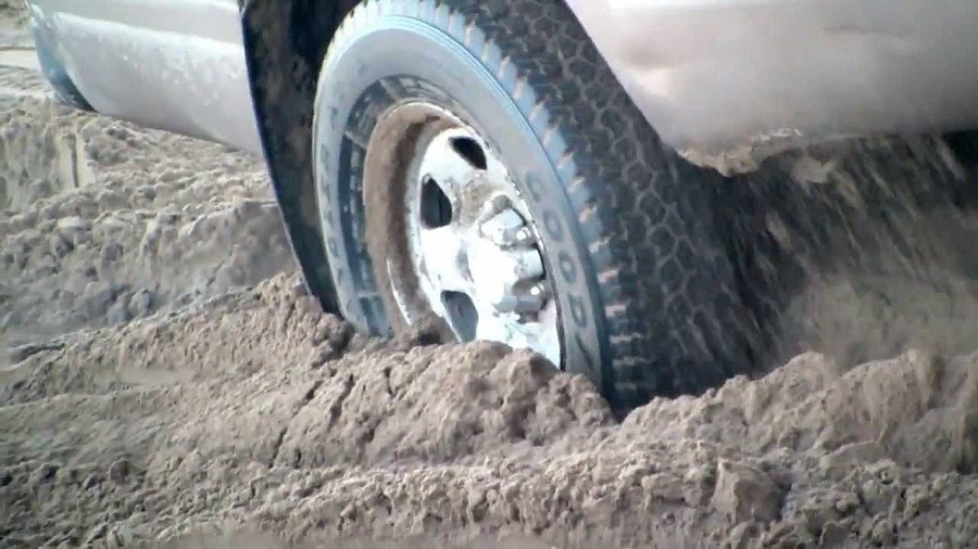 Escapó de un control de alcoholemia y quedó atascado en cancha de beach vóley | Actualidad