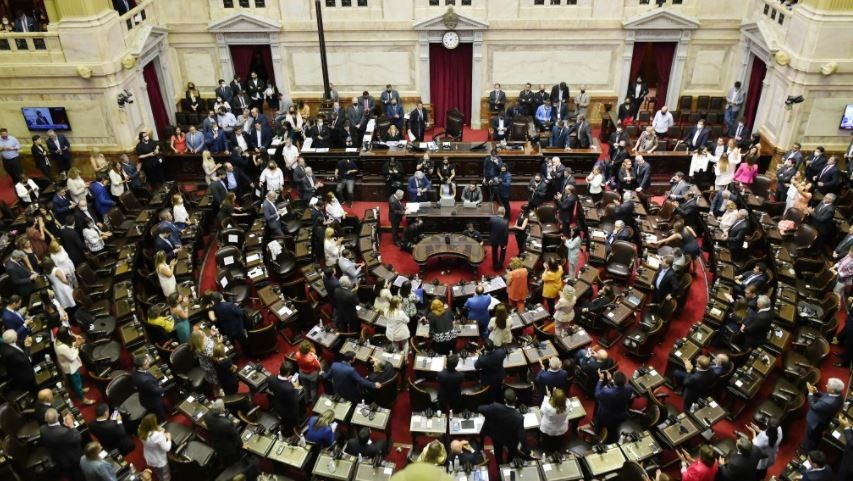 El Gobierno prepara el temario de leyes para las sesiones extraordinarias en el Congreso | Política y economía