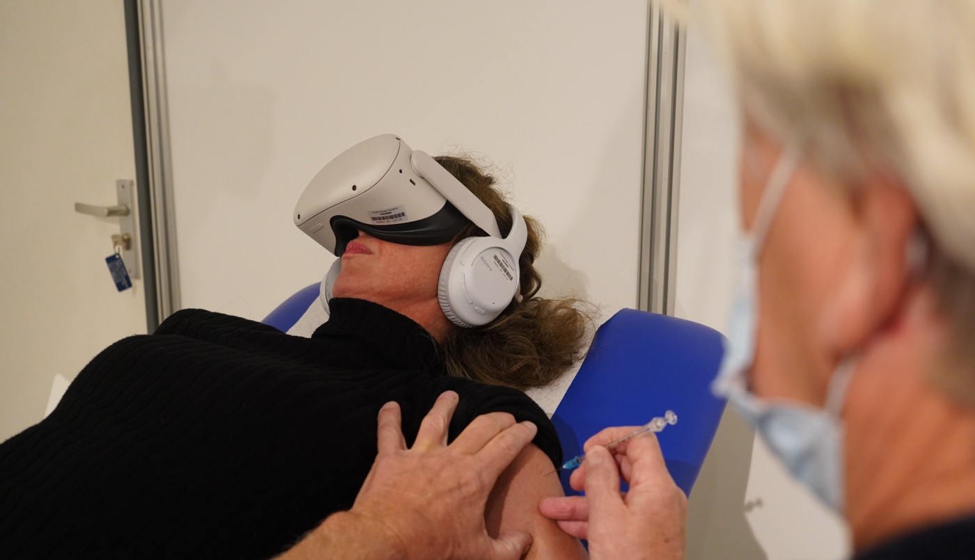 Países Bajos propone usar lentes de realidad virtual a personas que le temen a la aplicación de la vacuna | Internacionales